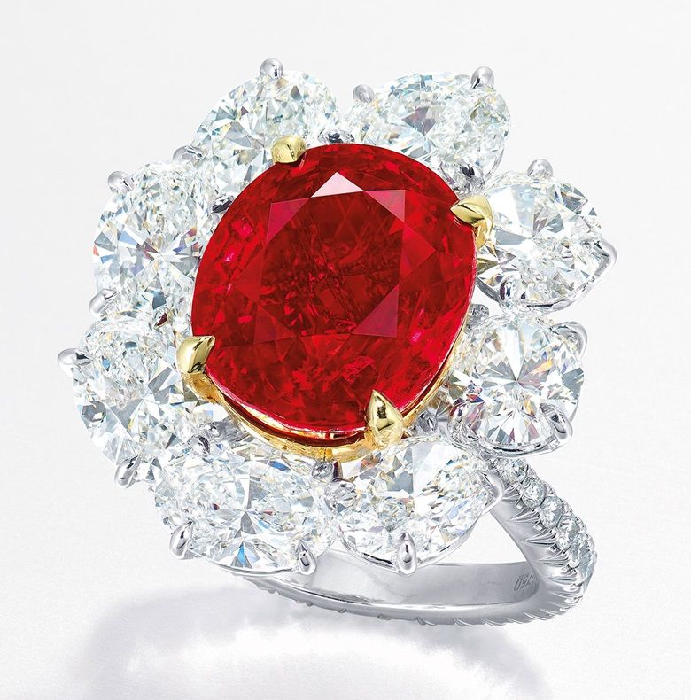 Кольцо с рубином цвета «голубиная кровь» и бриллиантами