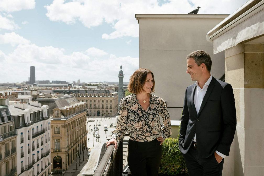 Камилла и Дамьен Вевер в штаб-квартире Vever недалеко от Вандомской площади в Париже. Фото: Дмитрий Костюков для The New York Times