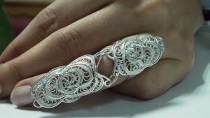 Кружевные ювелирные изделия: особенности изготовления, как носить