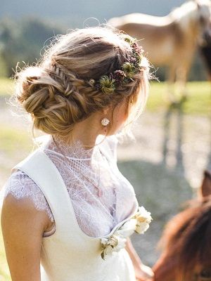 Какие украшения выбрать для свадебного платья в стиле рустик