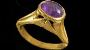 Археологи обнаружили древнее кольцо от похмелья