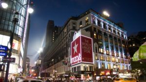 Macy’s повышает прогноз доходов, поскольку продажи ювелирных изделий остаются на высоком уровне