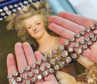 Бриллиантовые браслеты Марии-Антуанетты проданы за 8,2 миллиона долларов