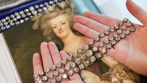 Бриллиантовые браслеты Марии-Антуанетты проданы за 8,2 миллиона долларов