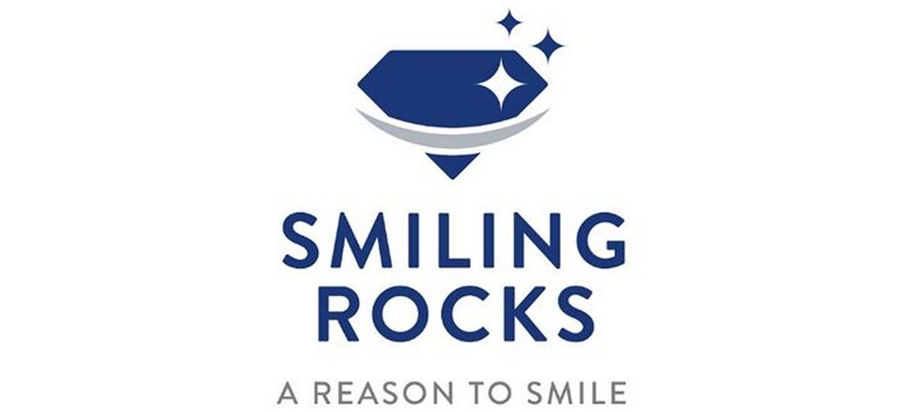 Логотип Smiling Rocks