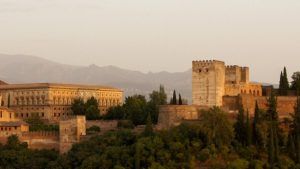 История легендарной коллекции Alhambra от Van Cleef & Arpels