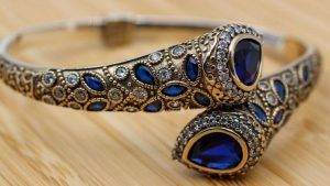 Сапфир для Рыб: совместимость, подходит или нет