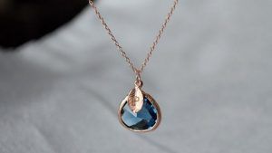 Сапфир для Тельца: подходит ли, как Тельцам носить сапфир