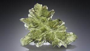 Молдавит для Водолея: совместимость, подходит или нет Молдавит для Водолея: совместимость, подходит или нет