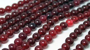 Бусы с рубинами: как выбрать и грамотно носить