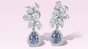 Серьги с голубыми бриллиантами были проданы за $ 7 млн на аукционе Christie’s в Гонконге
