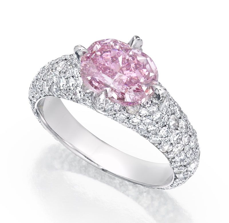 Бутик Sotheby’s Diamonds. Кольцо Pink Pastille с розовым бриллиантом овальной огранки, весом 2,06 карата