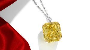 Желтый бриллиант весом 70 карат продан на аукционе Christie’s за 2,8 миллиона долларов