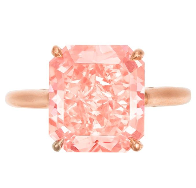 Кольцо с редким фантазийным бриллиантом яркого оранжево-розового цвета, весом 5,38 карата. Фото: Christie's