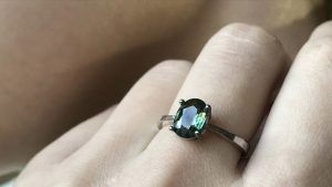 Зеленый сапфир: свойства камня, применение в ювелирном деле