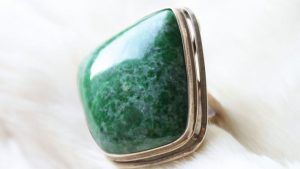 Как отличить настоящий жадеит от подделки