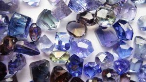 Какого цвета бывает танзанит