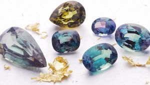 Какого цвета бывает александрит