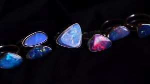 Австралийский опал: свойства, как грамотно носить украшения с этим камнем