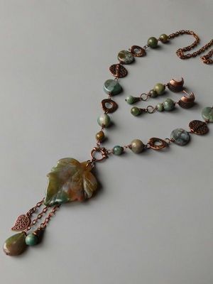 колье с яшмой