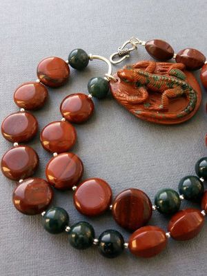 колье с яшмой