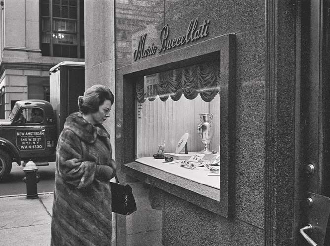 Оперная певица Рената Тебальди у бутика Марио Буччеллати в Нью-Йорке, 1963 год. Фото: Paul Slade/Paris Match/Getty Images