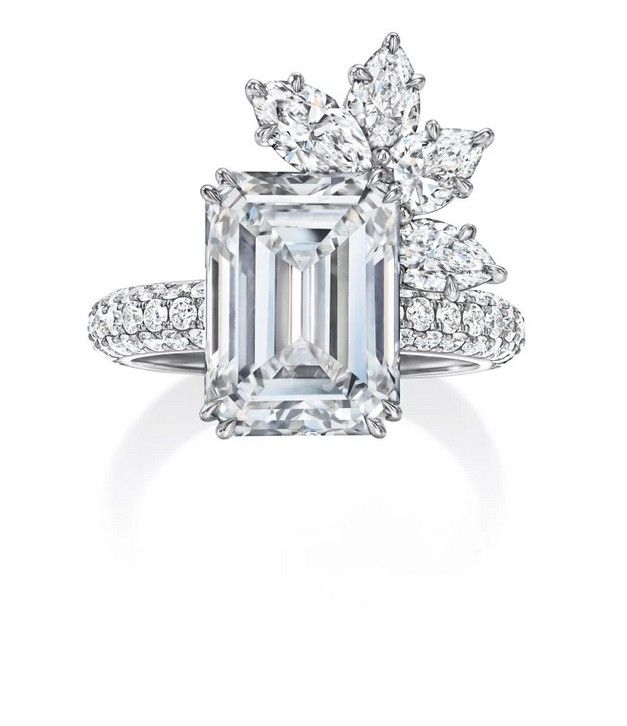 Обручальное кольцо от Harry Winston с бриллиантом изумрудной огранки