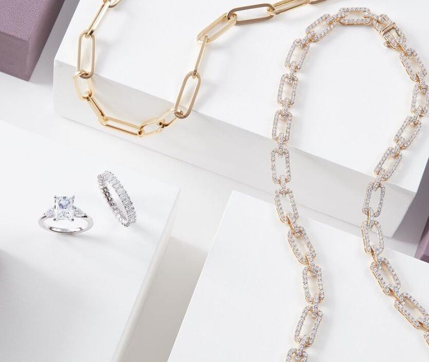 Продажи Signet Jewelers выросли более чем на 30 %