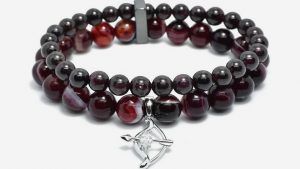 Гранат для Стрельцов: подходит или нет? Как Стрельцам носить гранат