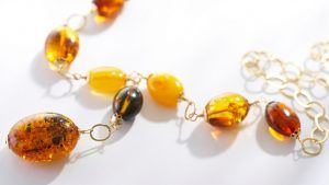 Янтарь для Девы: подходит или нет? Как Девам носить янтарь