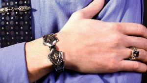 Какие украшения подарить парню на День Святого Валентина