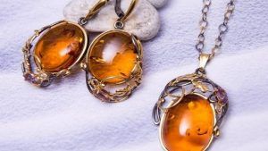 Янтарь для Близнецов: подходит или нет? Как Близнецам носить янтарь