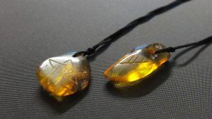 Янтарь для Раков: подходит или нет? Как Ракам носить янтарь