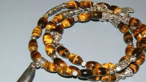 Тигровый глаз для Козерога: подходит ли, как Козерогам носить тигровый глаз