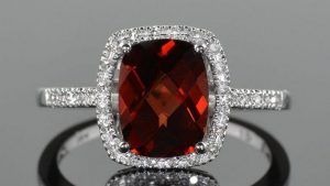 Гранат для Козерогов: подходит или нет? Как Козерогам носить гранат