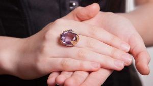 Аметрин для Весов: подходит ли, как Весам носить аметрин