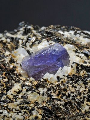 кармелтазит