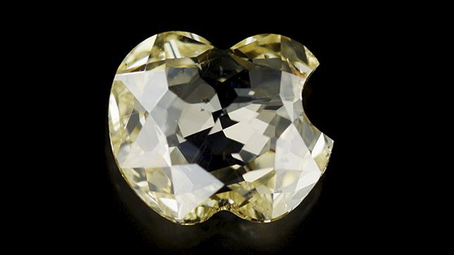 Фантазийный бриллиант весом 1,13 карата напоминает логотип Apple