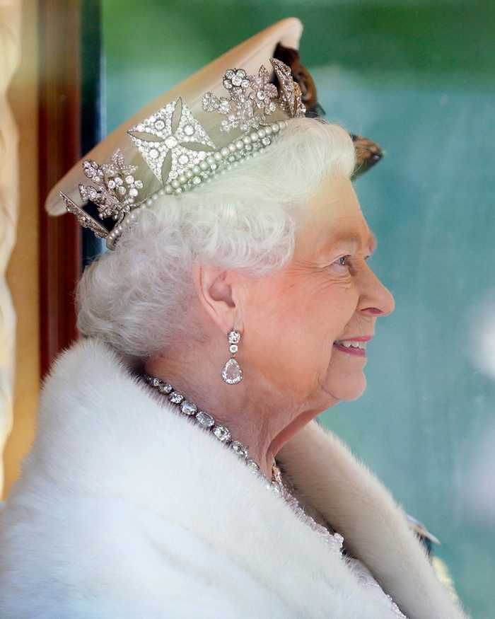 Платиновый юбилей королевы: бриллиантовые украшения коронации