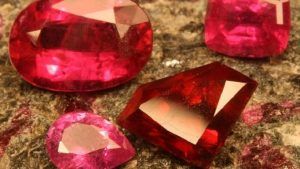 Красные камни, которые можно спутать с рубином