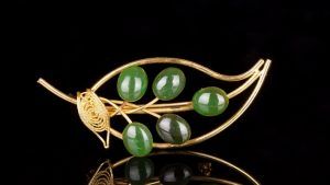 Броши с жадеитом: кому подходят, как носить Броши с жадеитом: кому подходят, как носить