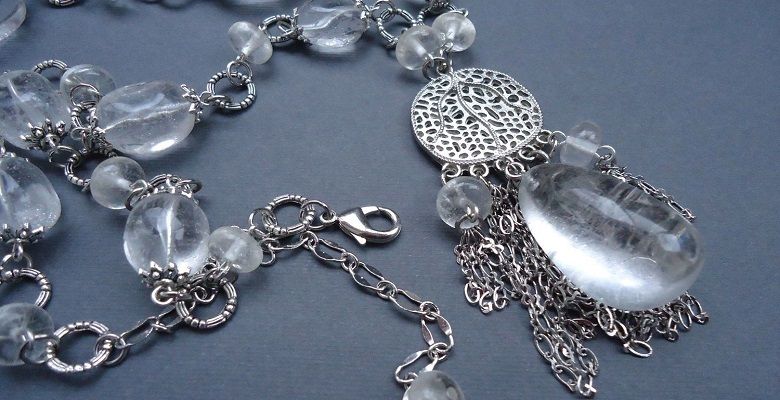 Камень горный хрусталь. Кольцо с горным хрусталем. Кварц горный хрусталь кулон. Горный хрусталь украшения. Серьги морион горный хрусталь.