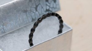 Черное золото: особенности сплава и украшений из него Черное золото: особенности сплава и украшений из него