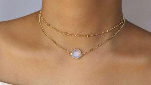 Чокер с подвеской: как правильно выбрать и носить