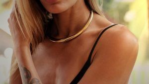 Шейное украшение «Принцесса»: особенности, как правильно носить Шейное украшение «Принцесса»: особенности, как правильно носить