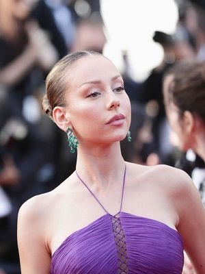 Серьги Эстер Экспозито