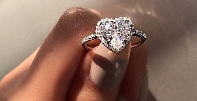 На каком пальце носить кольцо с бриллиантом