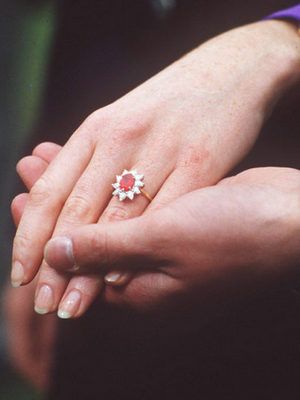 От Виктории до Меган Маркл: помолвочные кольца Виндзоров