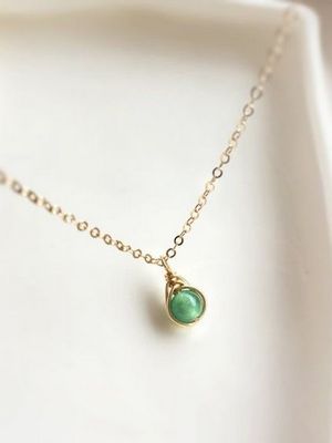 Колье и бусы с нефритом: как выбрать и носить