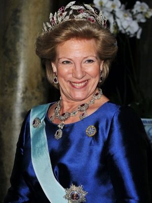 Как королевские особы носят рубины